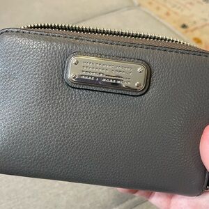 Marc by Marc Jacobs Standard Supply Gray Leather Wallet with Zipper